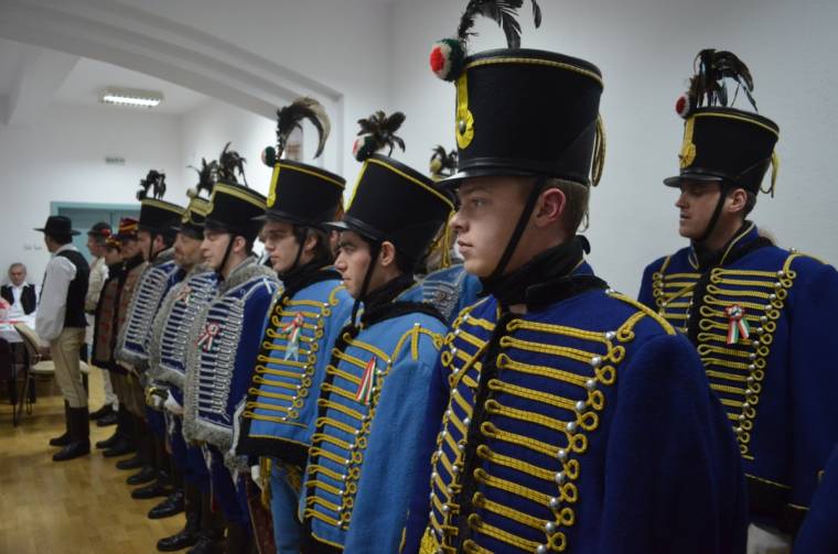 Veterán huszárokat köszöntöttek a somlyói Fodor-házban