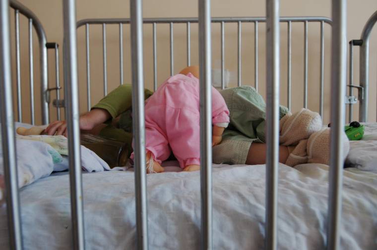 Tavaly közel száz gyereket „felejtettek” a marosvásárhelyi kórházban