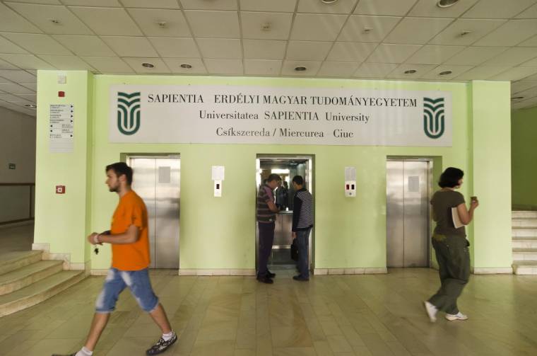 Egyenruha-tervezésre hirdet pályázatot a Sapientia