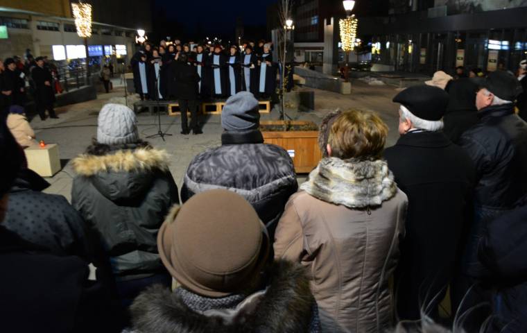 Kigyúlt a negyedik gyertya fénye