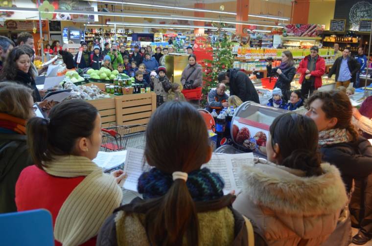 Karácsonyi dalok vásárlás közben