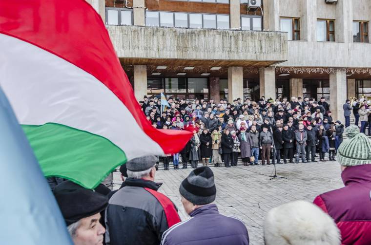 Lojalitást és szolidaritást kértek