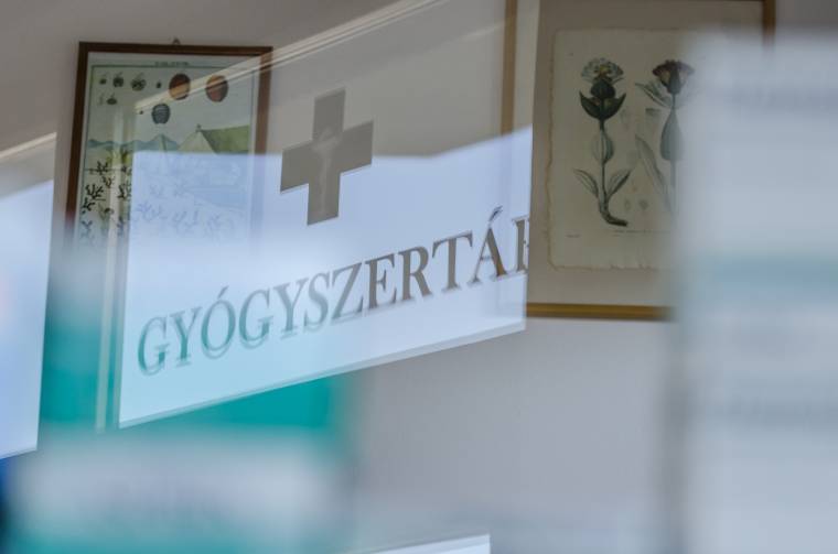 Sokadszorra halasztják, hogy bárhol kiválthatók legyenek az ingyenes receptek