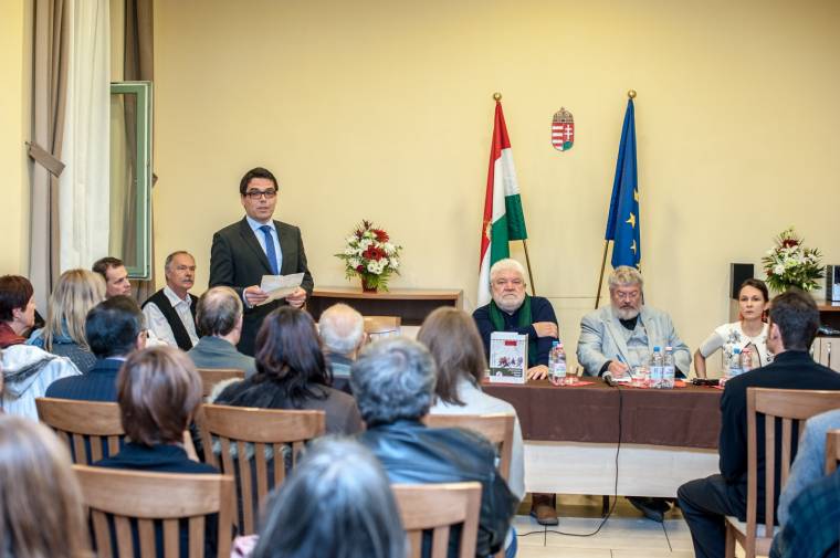 Háborúcsinálók és áldozatok