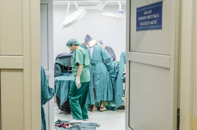 Mellrekonstrukciós műtétet végeztek