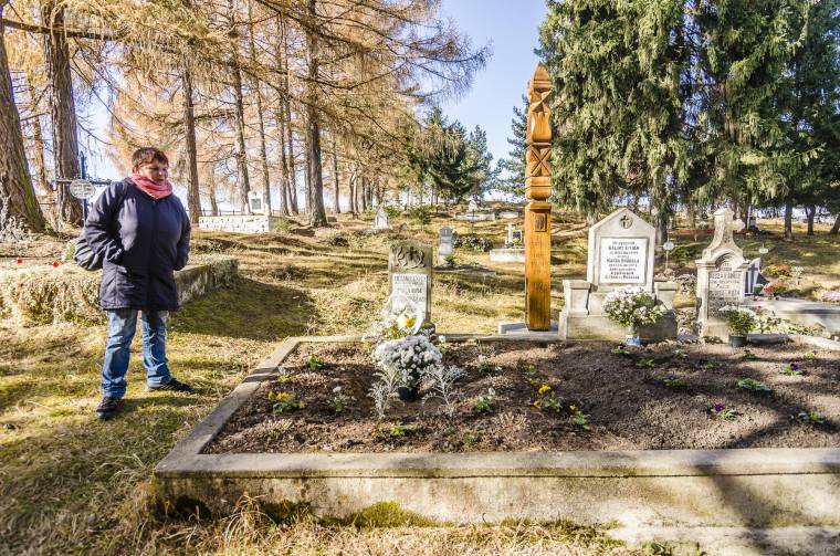 Kopjafa a karcfalvi vitéznek