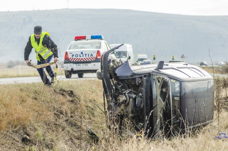 Felborult egy jármű Zetelaka mellett