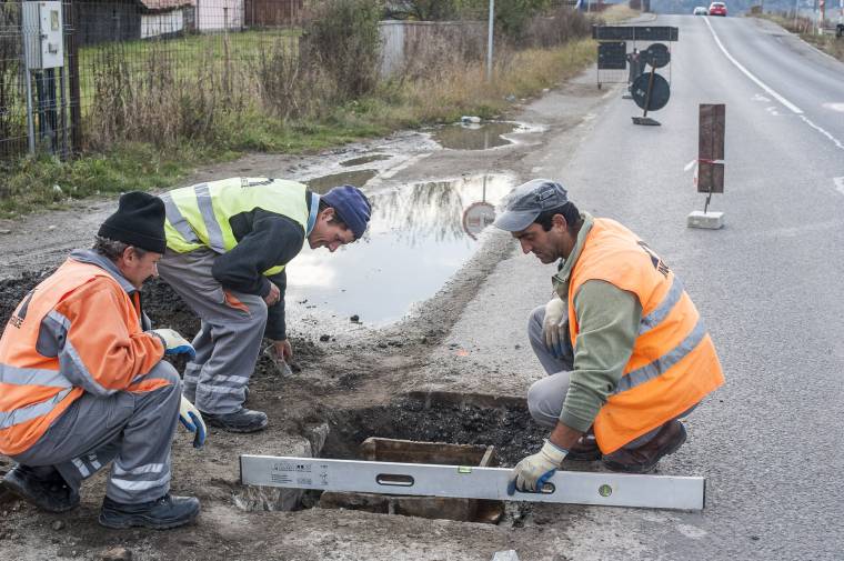 Megemelt víznyelők, új járdák