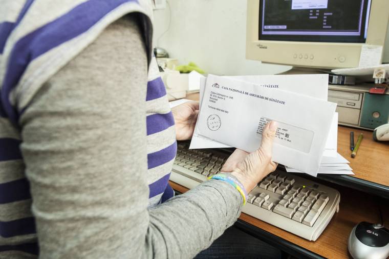 Az egészségbiztosító pénztárnál van a kártyák fele