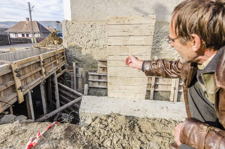 Veszélyes hídfelújítás Kászonújfaluban