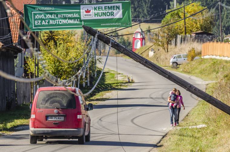 Új oszlop a régi helyett Csíkszentléleken