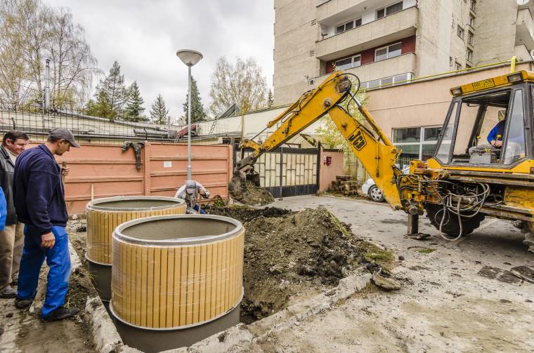 Újabb földbe rejtett szemetesek
