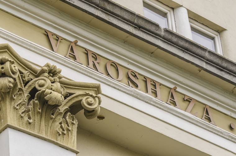 Mégsem sztrájkolnak a csíkszeredai városházán