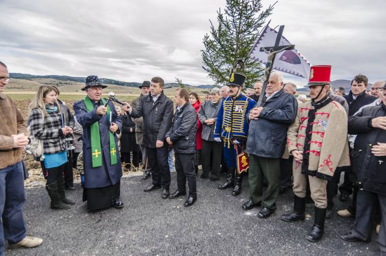 Átadták a vásárutat