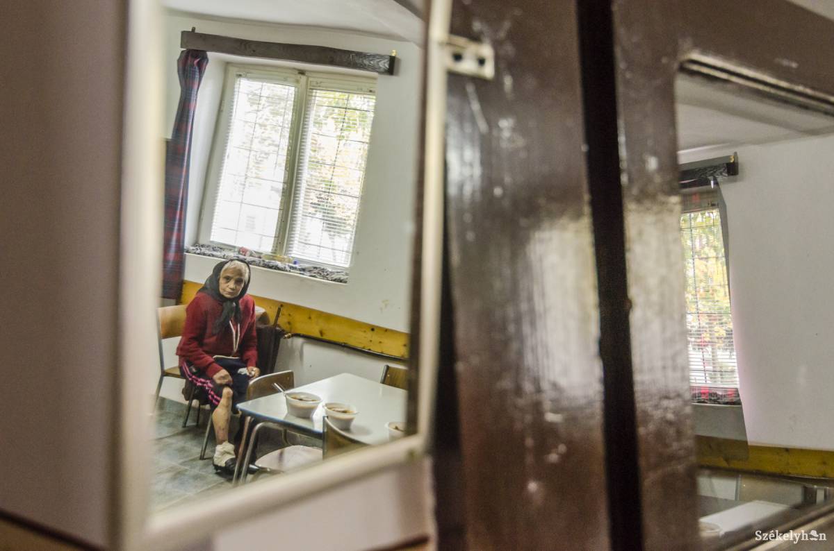 A szociális munkások feladatai közé tartozik a rászorulók megsegítése. Illusztráció •  Fotó: Veres Nándor