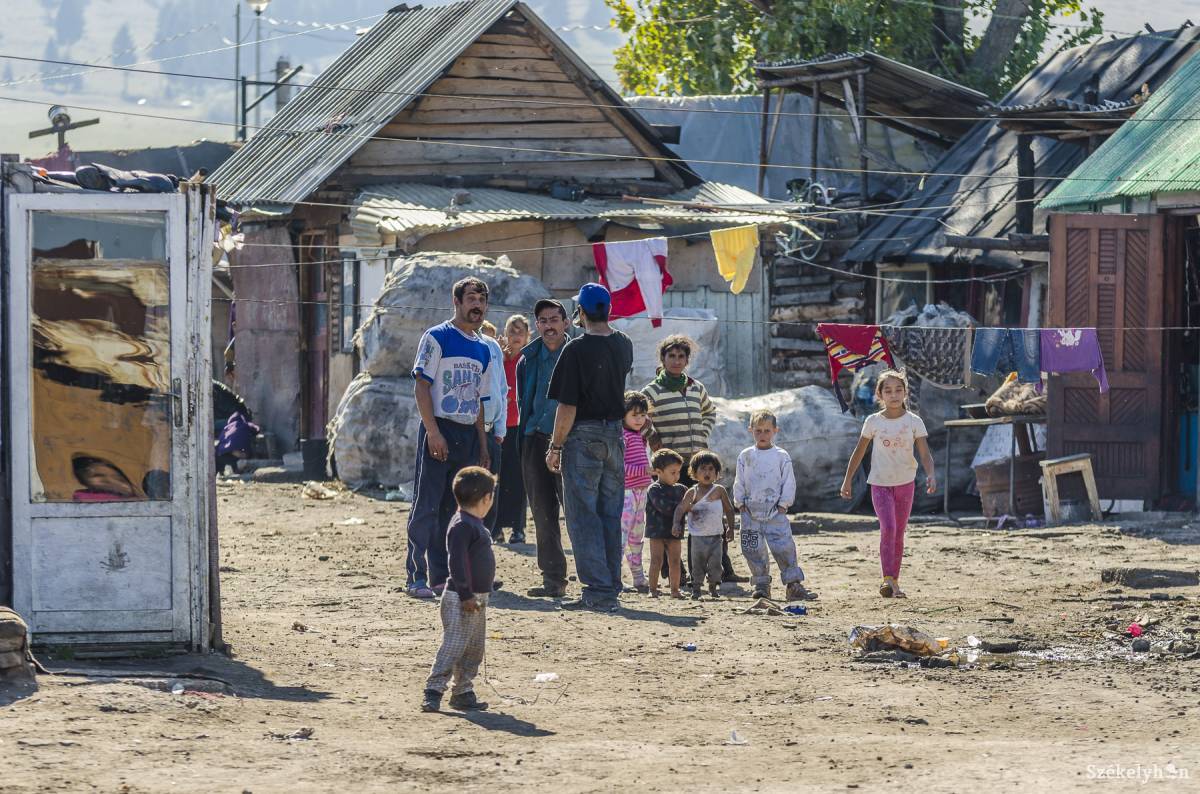 Sokat panaszkodtak a Tavasz utcai cigányok az életkörülményeik miatt. Talán javulhat a helyzetük. Archív •  Fotó: Veres Nándor