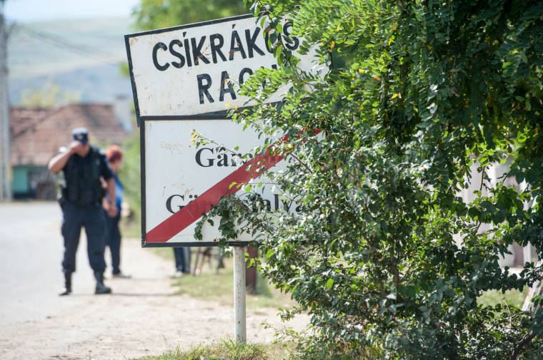 Konyakot kért, kést rántott