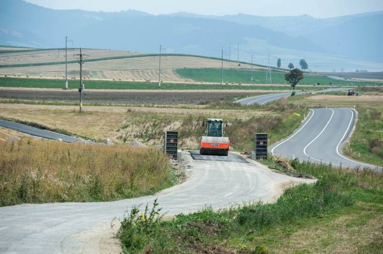Ütemterv szerint haladnak