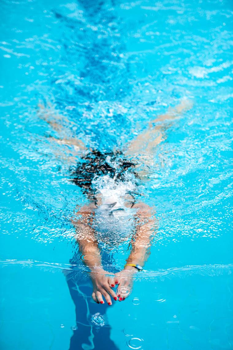 Sokan szálltak medencébe