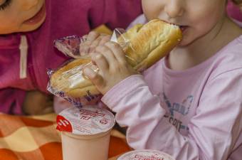 Az új tanévtől bővül az iskolai tej-kifli program, több lesz a zöldség és gyümölcs