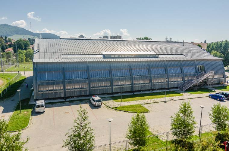 Helyrehoznák a csíkszeredai Erőss Zsolt Aréna tetőzetét, vízelvezetését