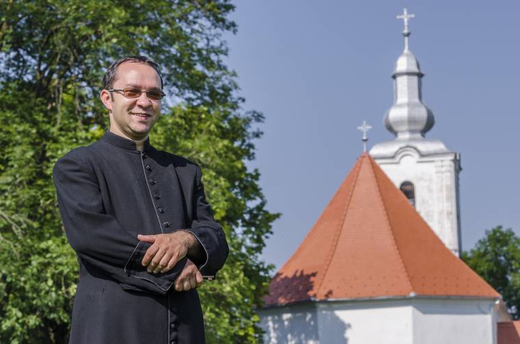 A pap is árva közösség nélkül