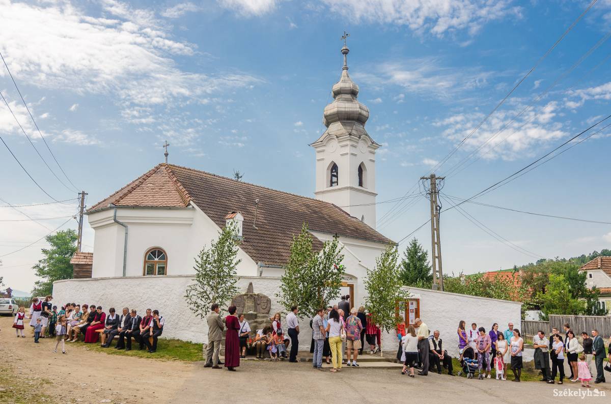 Az ajnádi Szent István-templom •  Fotó: Veres Nándor