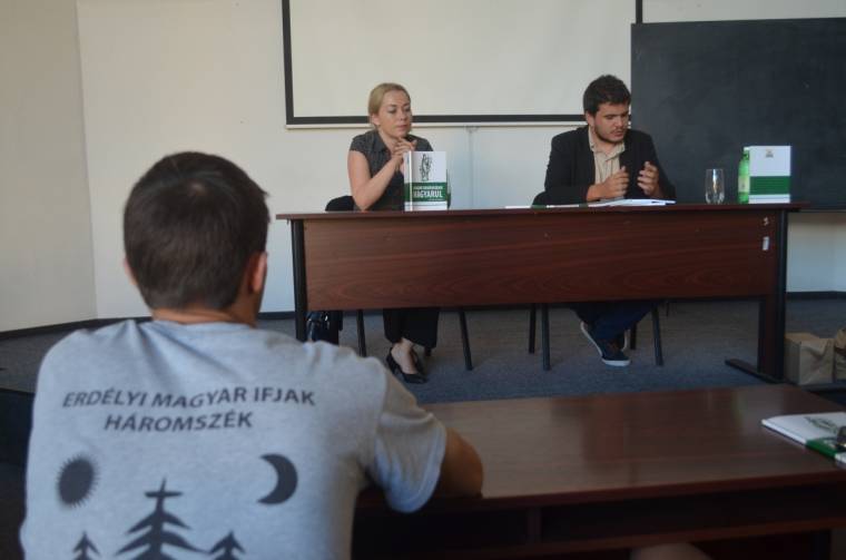 Jogainkat ismertető hiánypótló kiadvány