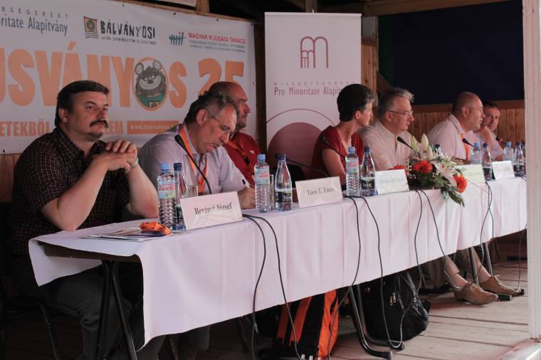 Úton az autonómia felé: nemzetpolitikai kerekasztal a Tusványoson
