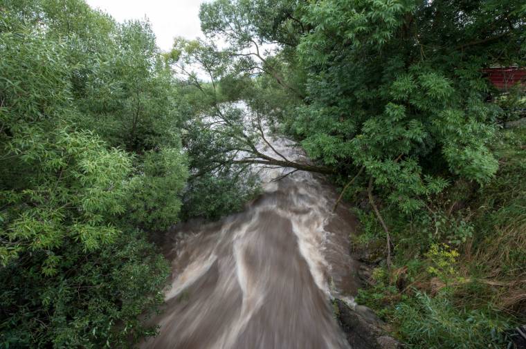 Kiléphet a medréből a Tatros-folyó