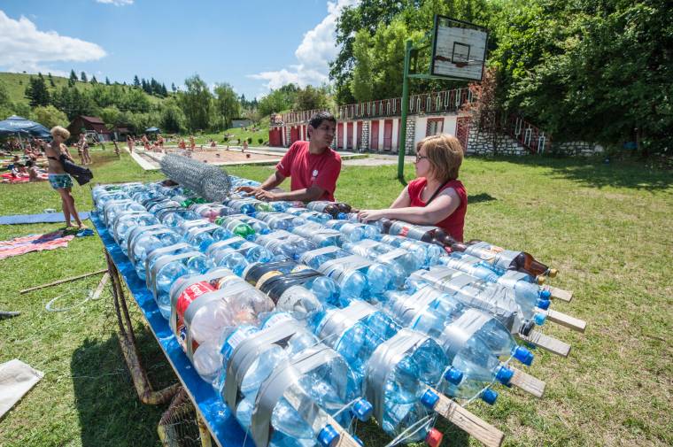 Elkészültek a pillepalackcsónakok