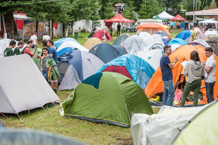 Eső, sár, jó hangulat – teljes gőzzel beindult Tusványos