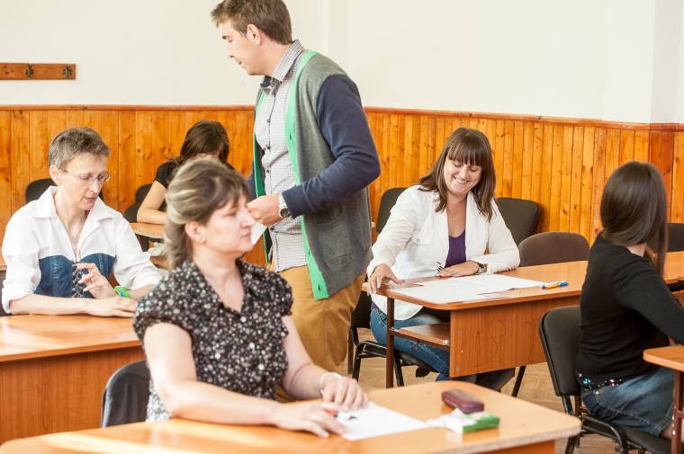 Félezren vizsgáztak állásért