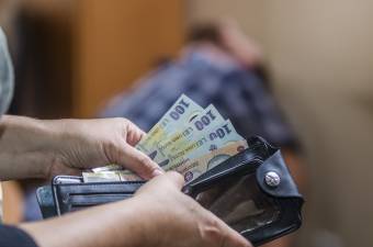 Pénzt lopott a kocsmában, őrizetbe került