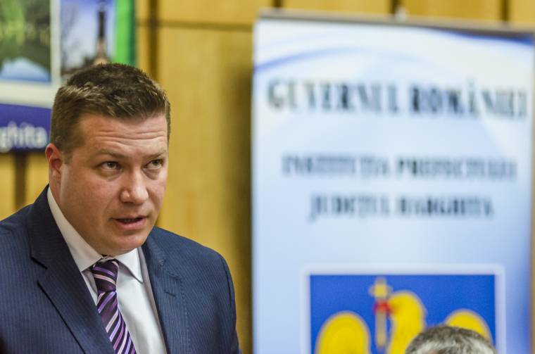 A törvényre hivatkozik a prefektus