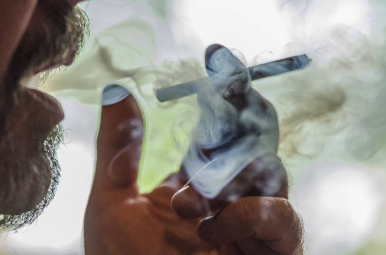 Robbanást idézett elő egy temesvári idősotthonban a cigizni akaró, 80 éves oxigénterápiás beteg