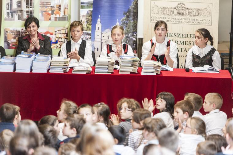 Tehetséges gyermekek szöveggyűjteménye