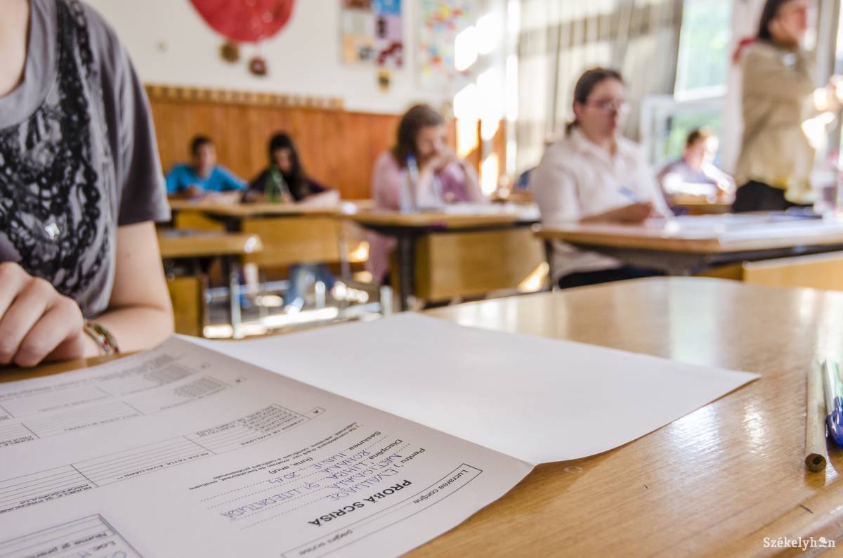 A tételek központosítottak lesznek, a sokszorosításuk és iskolákba való eljuttatásuk is úgy lesz, mint a valódi vizsgán. Archív •  Fotó: Veres Nándor
