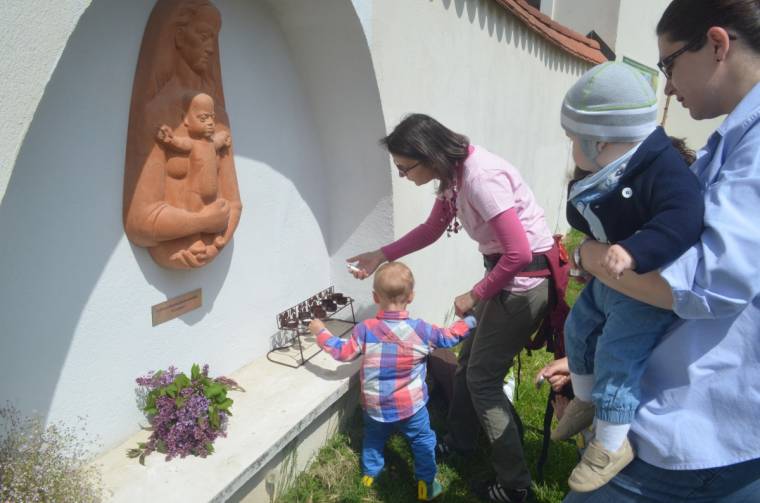 Kevés pénzért dolgozhatnak az anyák