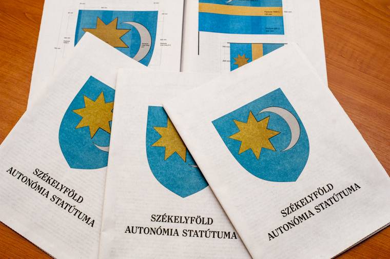 Az SZNT üdvözli az autonómiastatútum beterjesztését, az RMDSZ és az MPP hallgat