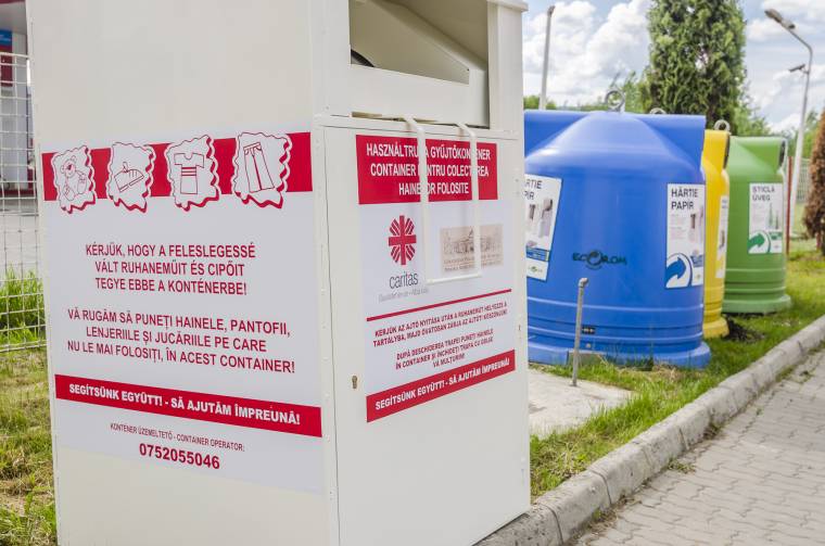 Kihelyezték a ruhagyűjtő-konténereket