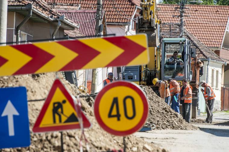 Több utcát már felástak