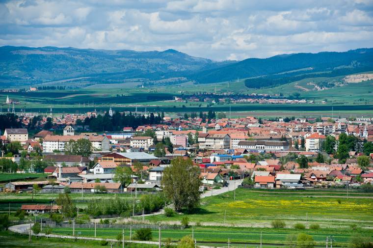 Leromlott épületek, elhagyott ingatlanok rontják a csíkszeredai városképet