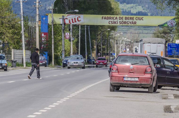 Nem gyalogosbarát a forgalmas utca