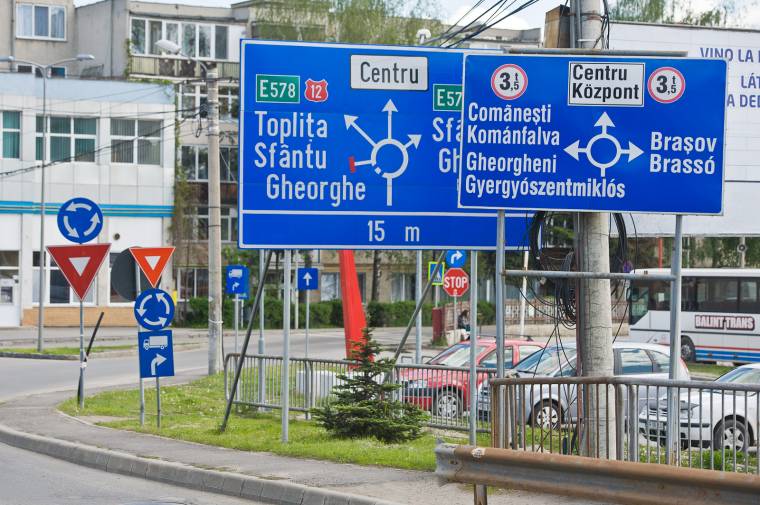 Eltávolítanák a nem megfelelő táblákat