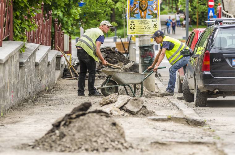 2,9 millió lejből aszfaltoznak