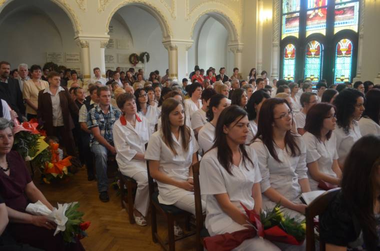 Negyvennégy asszisztens hallgató ballagott