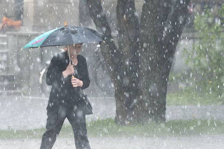 Zivatarokra, viharos időjárásra figyelmeztetnek