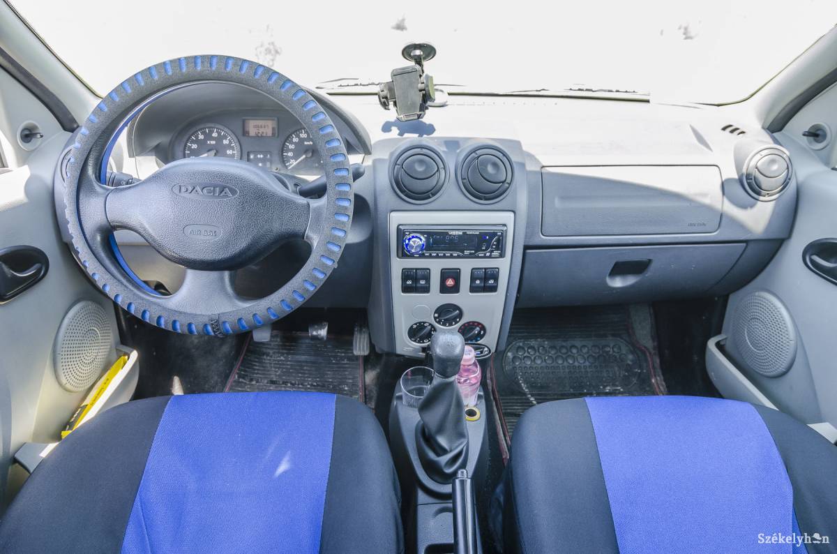 Két légzsák, gombos ablakemelők – ennyit nyújtott a Preference •  Fotó: Veres Nándor