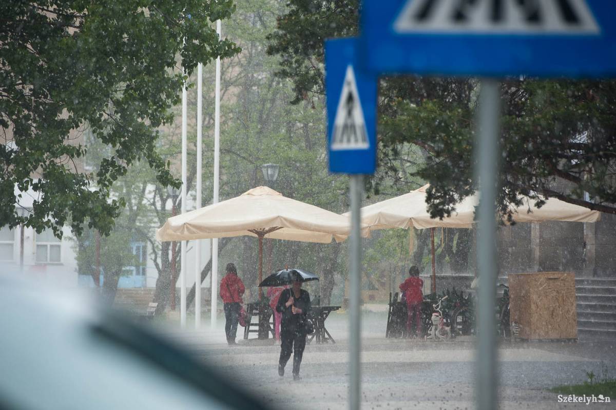 Esőt, vihart jósolnak a meteorológusok. Illusztráció •  Fotó: Kristó Róbert